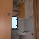 Uroczy Z Tarasem אתר קמפינג *
