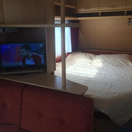 Uroczy Z Tarasem Кемпинг Устроне-Морске