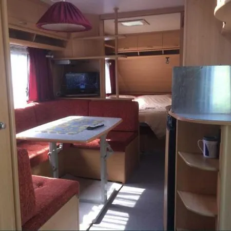 Кемпинг Uroczy Z Tarasem Устроне-Морске