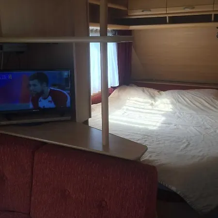 Uroczy Z Tarasem Кемпинг Устроне-Морске