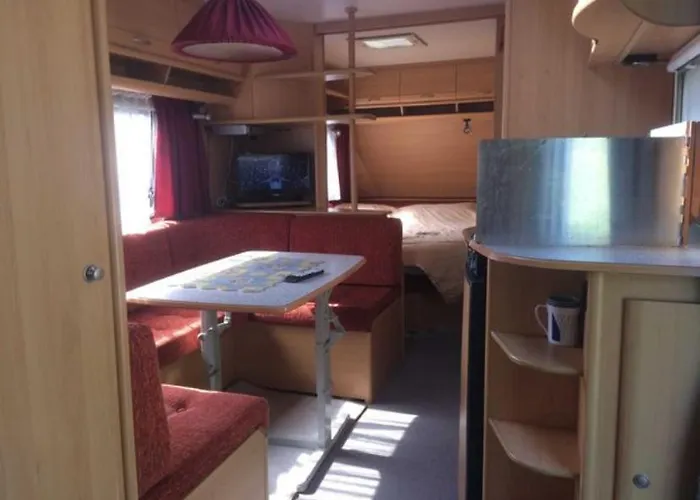 Parque de Campismo Uroczy Z Tarasem Ustronie Morskie